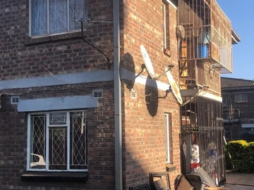 2 Bedroom Flat & Apartment