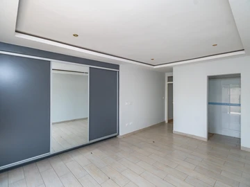 3 Bedroom Flat & Apartment