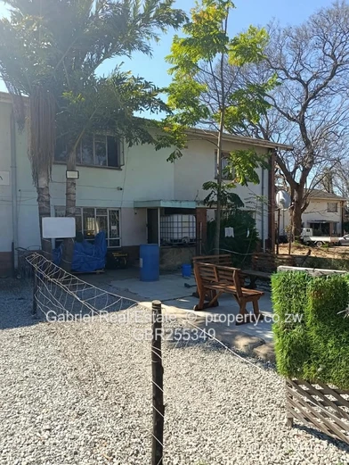 Prime Masvingo CBD Office/flat currently being used as a Driving school, Car wash and restaurant.