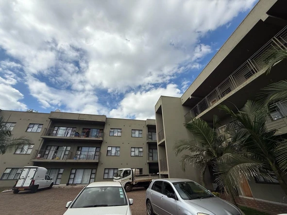 2 Bedroom Flat & Apartment