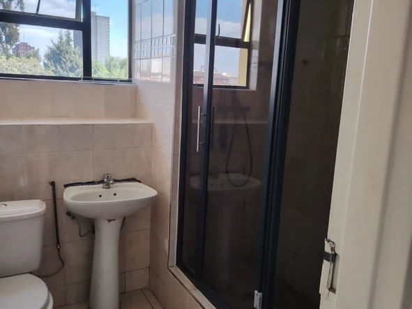 2 Bedroom Flat & Apartment
