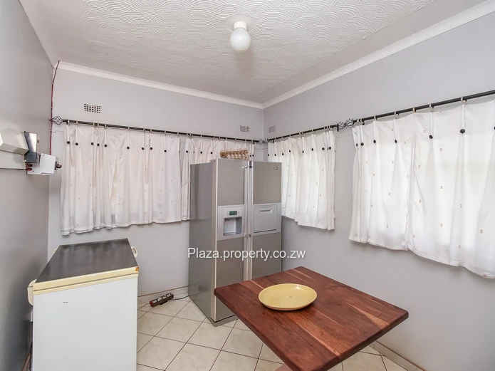 Grand double storey house in Helensvale for sale