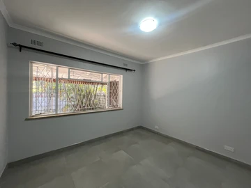2 Bedroom Flat & Apartment