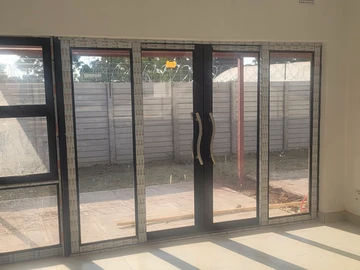 2 Bedroom Flat & Apartment