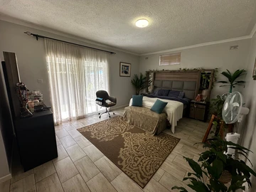 3 Bedroom Flat & Apartment