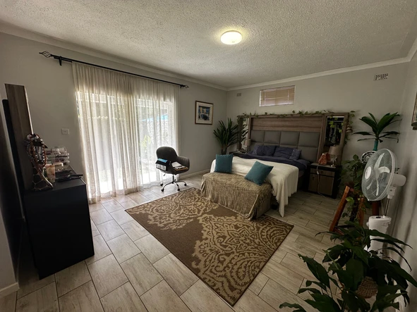 3 Bedroom Flat & Apartment