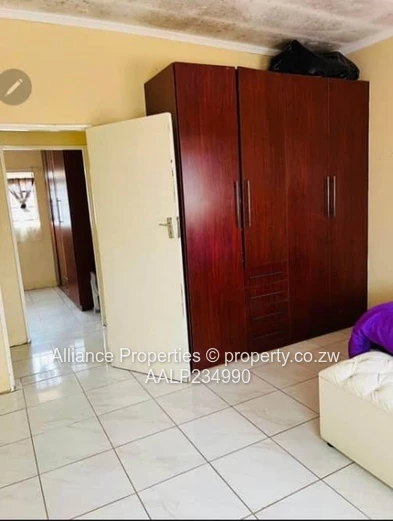 Spacious 2-Bed Walled Home in Mahatshula with Fitted Kitchen (Sole Mandate)