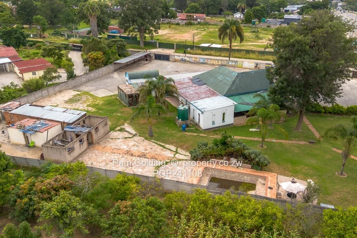 Commercial building for sale