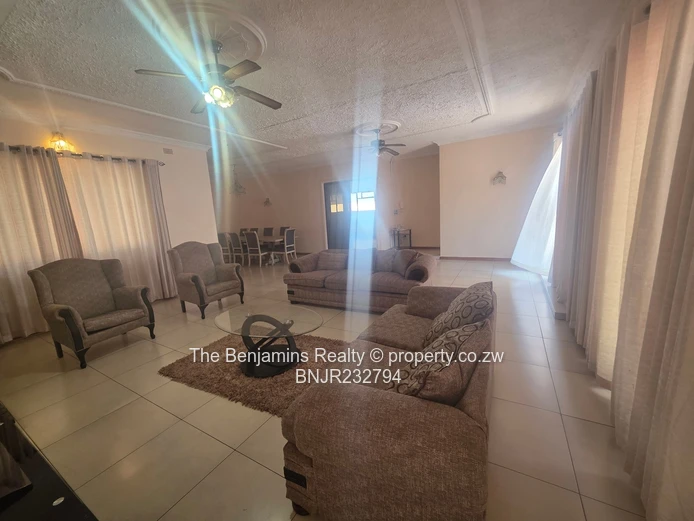 Fully Furnished Home In Greendale