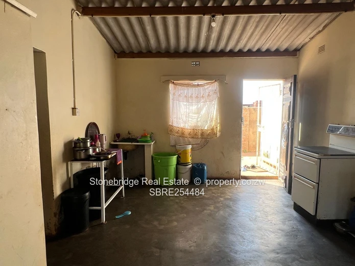 5 Bedroomed House in Emganwini For Sale