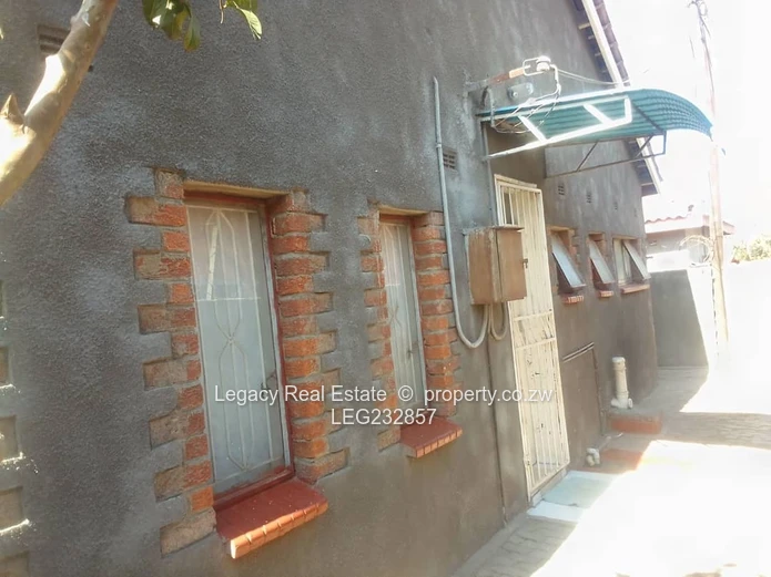 Chitungwiza Unit L Extension – 4-Bedroom House for Sale