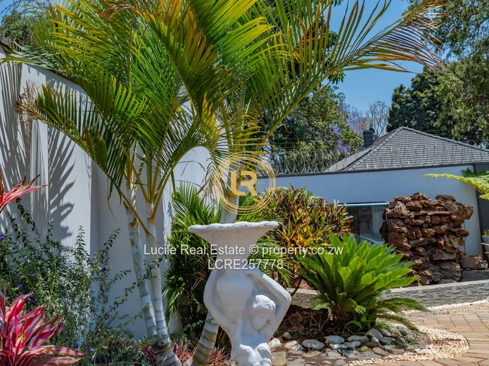 Luxury Living In Eastlea | Fully Furnished Home 