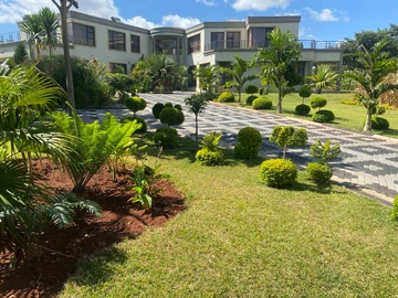 Stunning 7-Bedroom House for Sale in Gletwin Park, Harare North