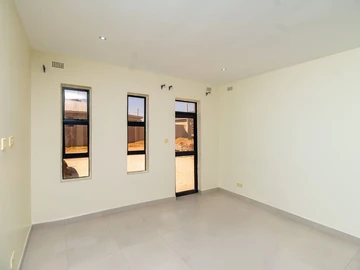 3 Bedroom Flat & Apartment
