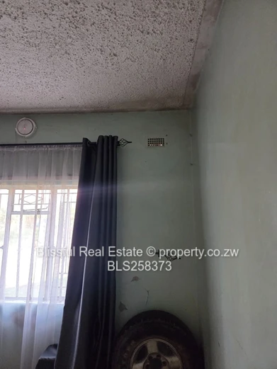 Mufakose 2-Bed Apartment - Tiled Floors & Fitted Kitchen (Sole Mandate)
