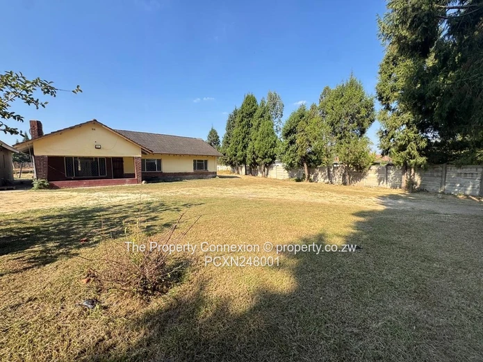 Prime Location & Secure Family Living: 3-Bed House to Rent – Bluffhill
