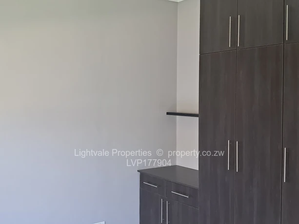 Neat Townhouse in Westgate