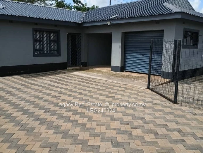 ExquisiteFamily Residence With Cottage For Sale In Mapako, Chinhoyi