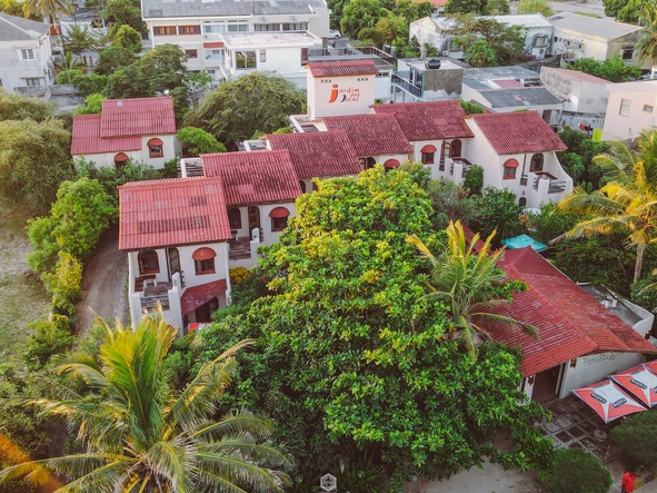 Exclusive Opportunity: Operational Beachfront Lodge for Sale – Jardim das Velas, Beira, Mozambique