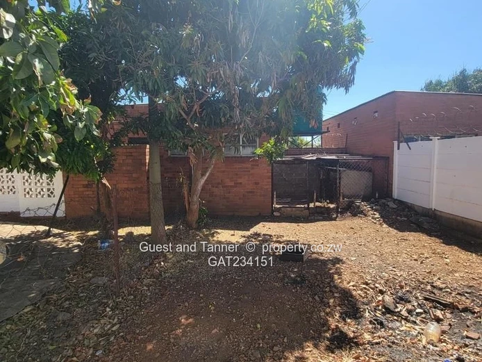 Charming 3-Bedroom House with Servants Quarters for sale in Paddonhurst near Bulawayo 