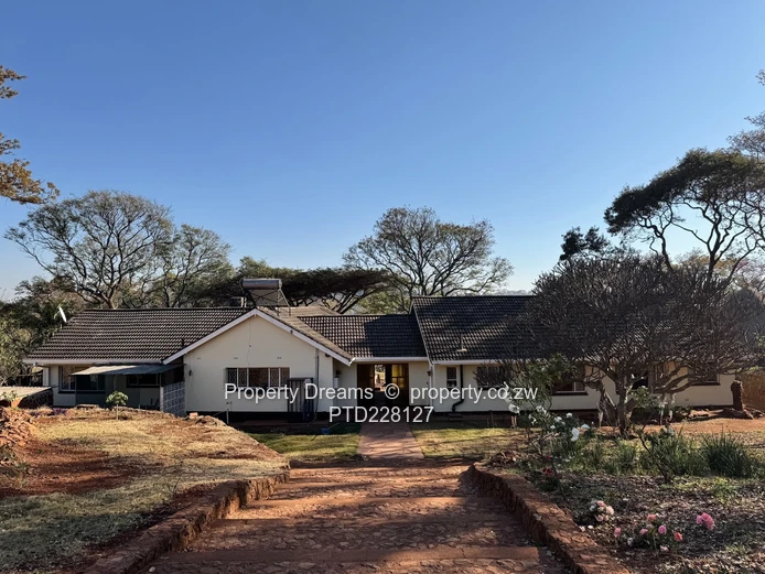 Philadelphia – Spacious 5-Bedroom Home on 5.4 Acres