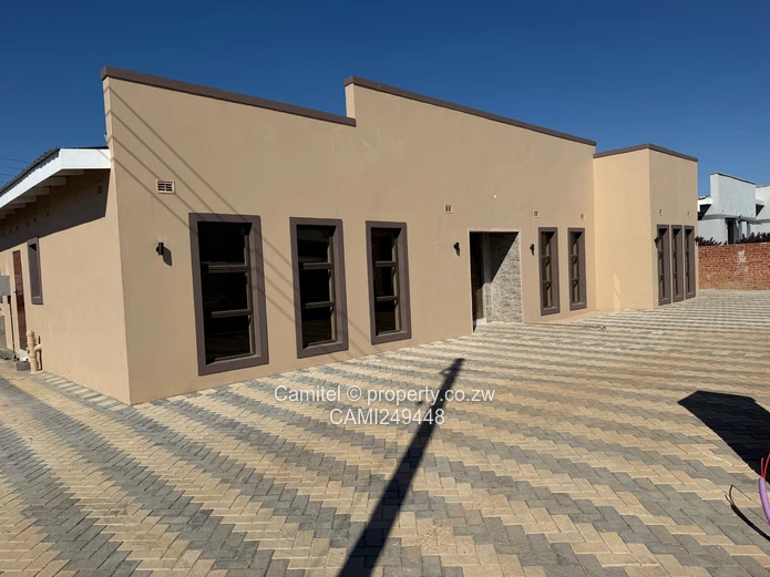 Arlington 4-Bed Townhouse Complex - Solar & 24hr Security