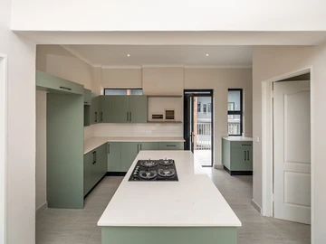 2 Bedroom Flat & Apartment