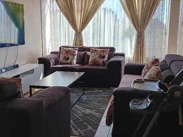 2 Bedroom Flat & Apartment