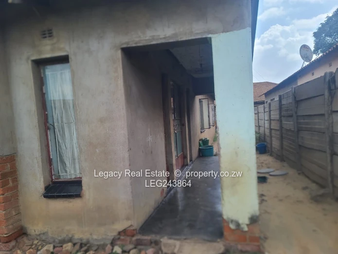 Fixer-Upper With Title Deeds In Budiriro