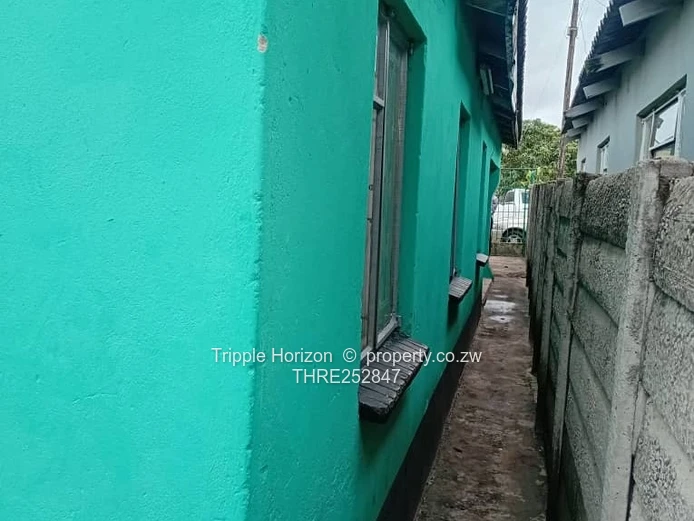 5-Bed Chitungwiza Home with Borehole & Secure Yard