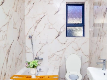 4 Bedroom Flat & Apartment