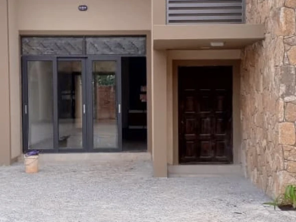 3 Bedroom Flat & Apartment