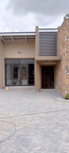 Modern 3 Bed, 2 Bath Flat in Borrowdale with Borehole