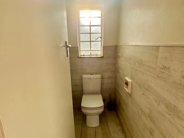 3 Bedroom Flat & Apartment