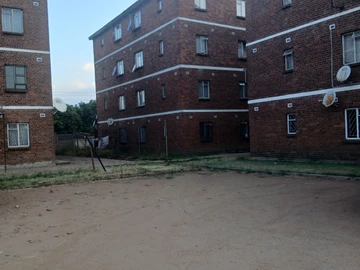 2 Bedroom Flat & Apartment