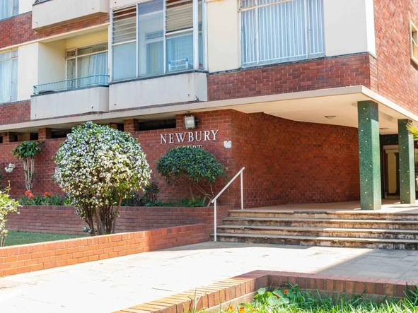 2 Bedroom Flat & Apartment