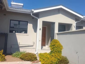 4 Bedroom Flat & Apartment
