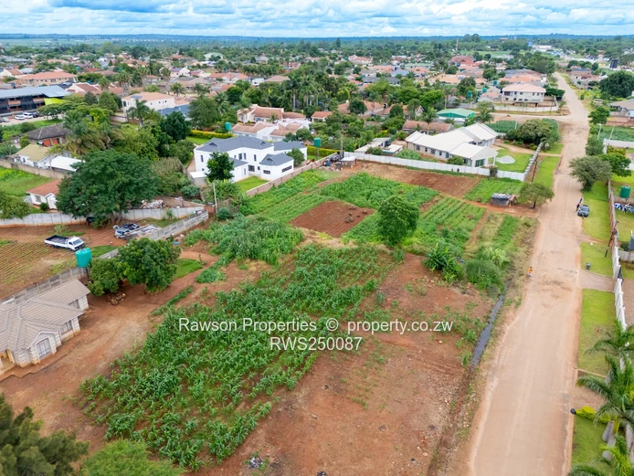 A choice of 3 Stands close to Westgate Mall 900sqm Hurry! (Sole Mandate)