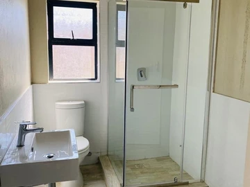 3 Bedroom Flat & Apartment