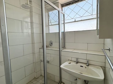 2 Bedroom Flat & Apartment
