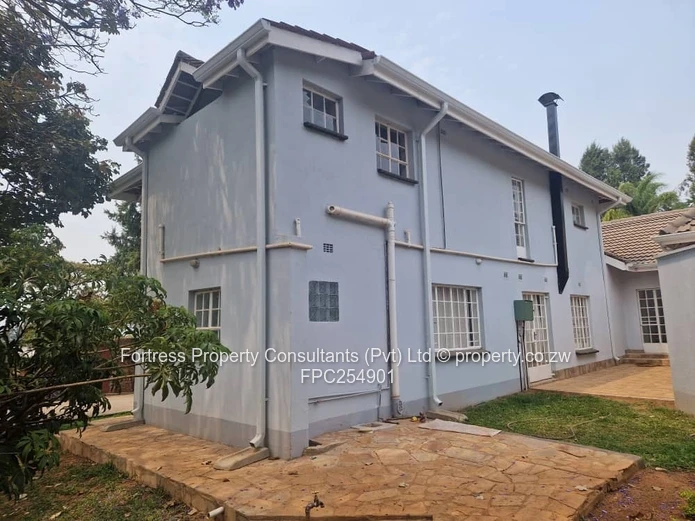 Spacious Quinnington 6-Bed Home with Pool & Borehole