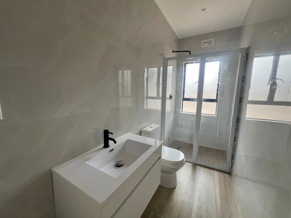 3 Bedroom Flat & Apartment