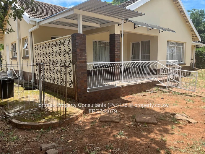 Matsheumhlope 3-Bed Home with Garden & Staff Quarters