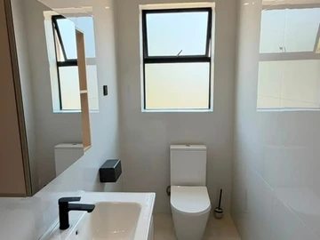 3 Bedroom Flat & Apartment
