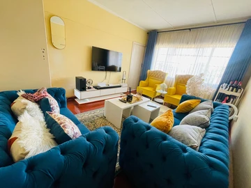 2 Bedroom Flat & Apartment