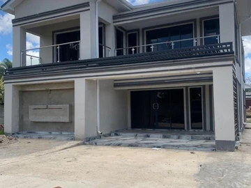 4 Bedroom Flat & Apartment