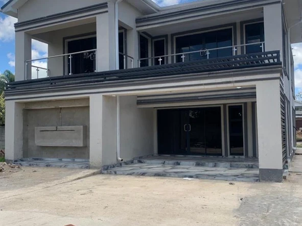 4 Bedroom Flat & Apartment