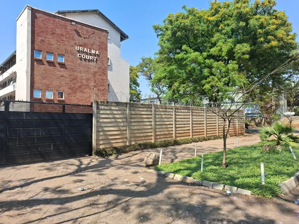 2 Bedroom Flat & Apartment