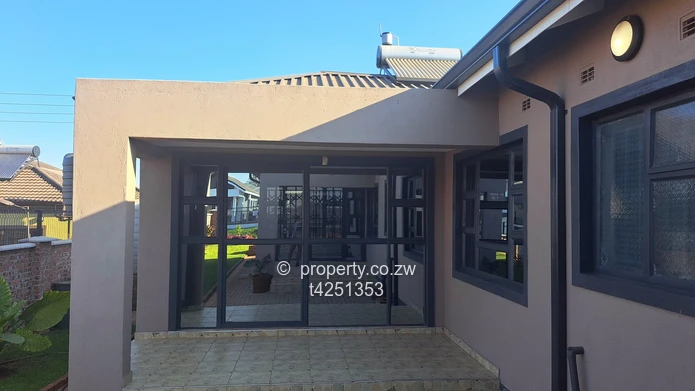 Pomona Nyeredzi neat 4 bedroomed house to Rent