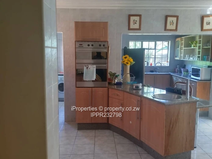 Spacious  old money  Property in Old Mazowe 